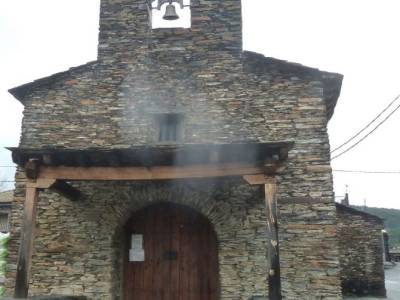 Cascadas Aljibe-Arquitectura Negra; botas con goretex sierra del guadarrama  navacerrada rio cuervo 